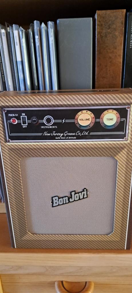 Bon Jovi japan Mini Gitaarversterker cd set, boek, (DIY Kit), Ophalen of Verzenden