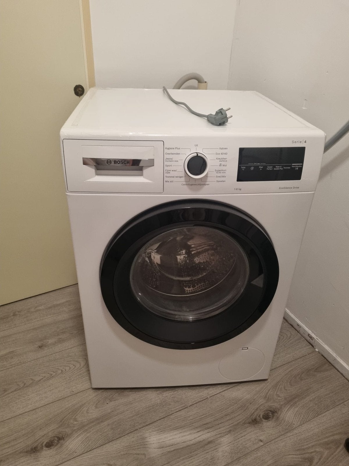 Bosch Serie 4 wasmachine met een laadvermogen van 8 kg, Ophalen, Zo goed als nieuw, 85 tot 90 cm, 1200 tot 1600 toeren