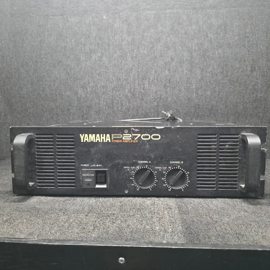 YAMAHA  P2700   versterker    2 x 500 watt