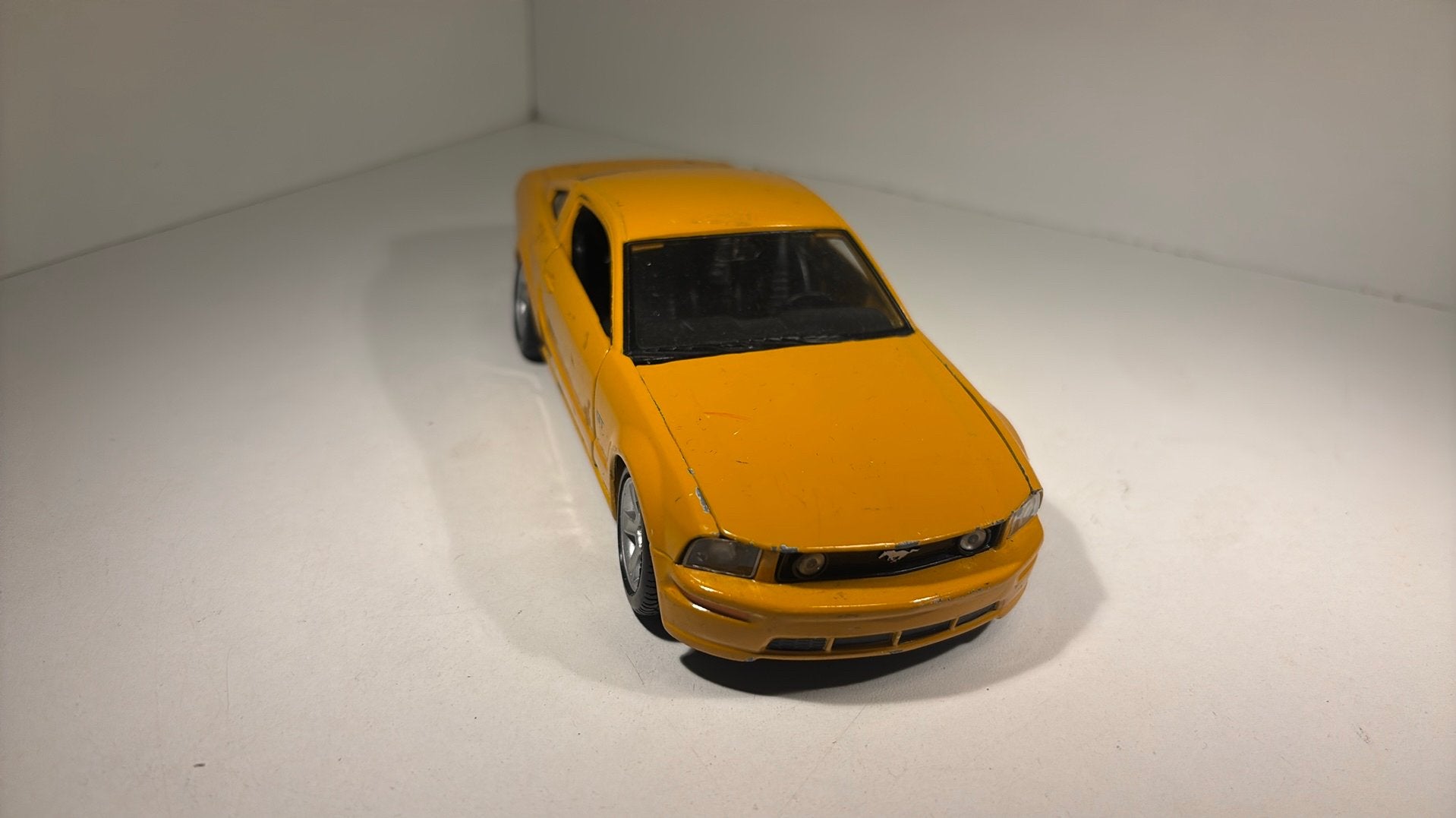 Ford mustang gt schade maisto 1.24, Hobby en Vrije tijd, Modelauto's | 1:24, Maisto, Ophalen of Verzenden, A, A