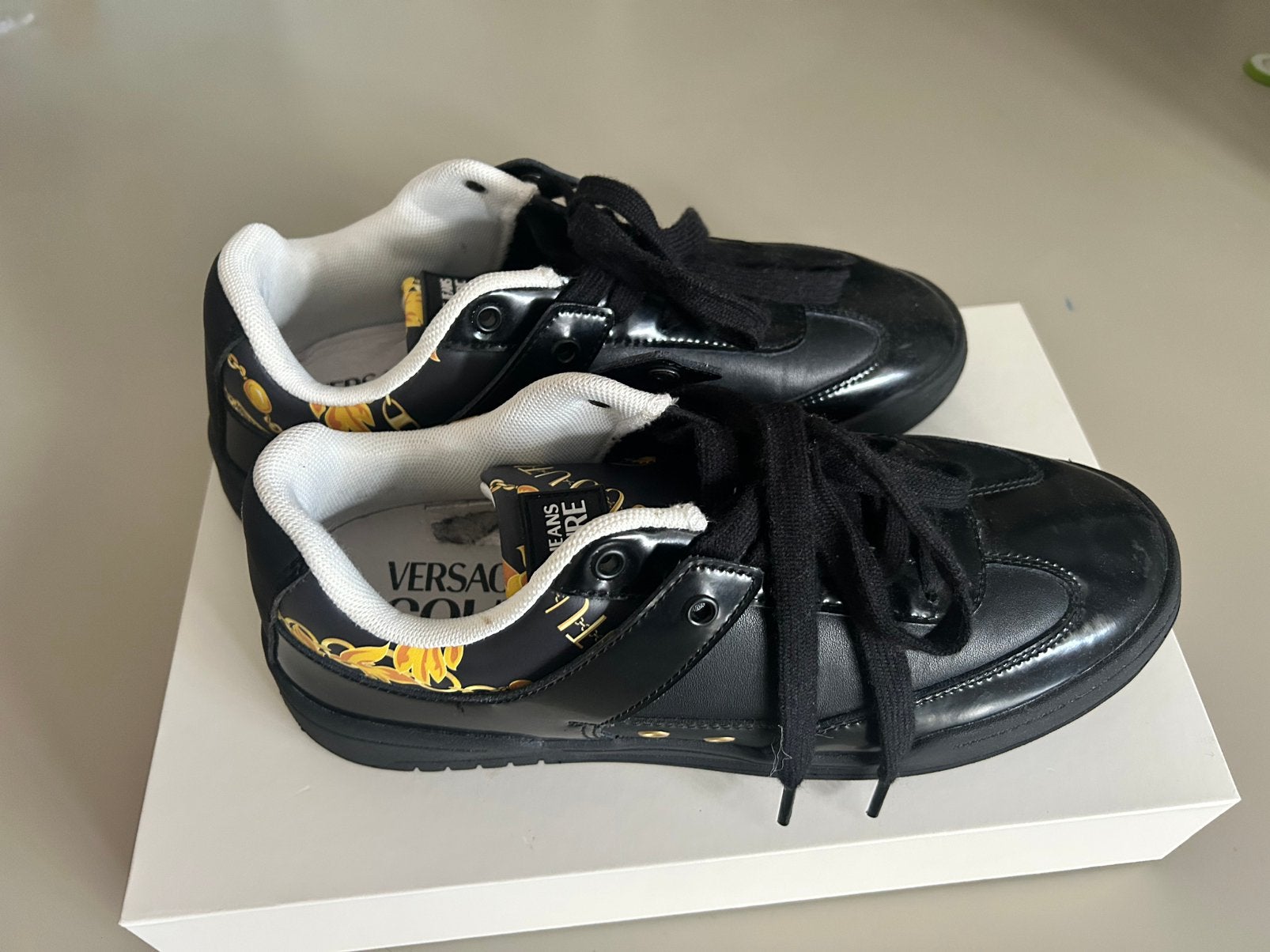 Versace jeans couture, Zwart, Ophalen of Verzenden, Sneakers of Gympen, Zo goed als nieuw