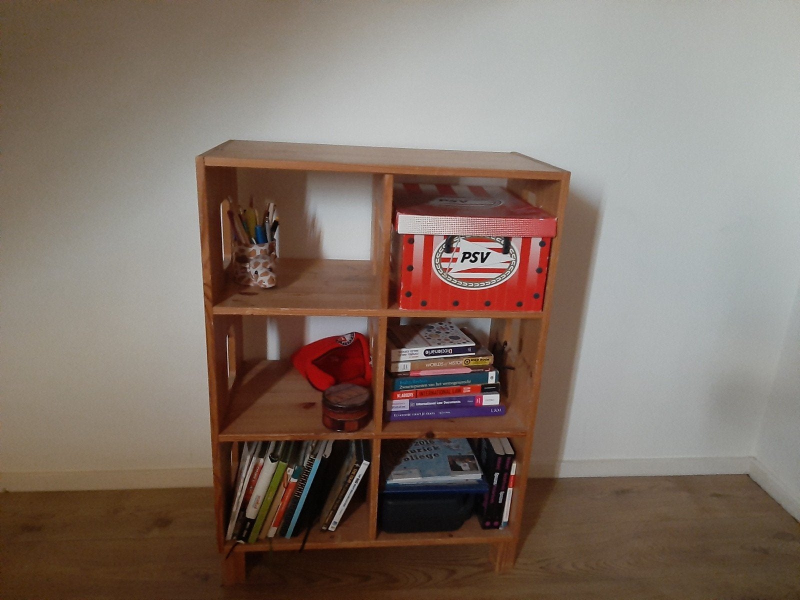 Gratis houten opbergkast met 6 vakken, Met plank(en), Gebruikt, 100 tot 150 cm, Modern, Functioneel