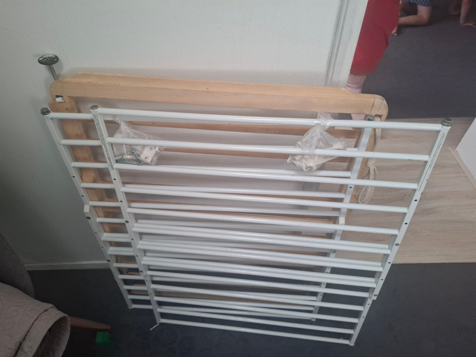 Houten en metalen kinderhekje, uitschuifbaar, Ophalen of Verzenden, Gebruikt, Hout, 100 tot 115 cm