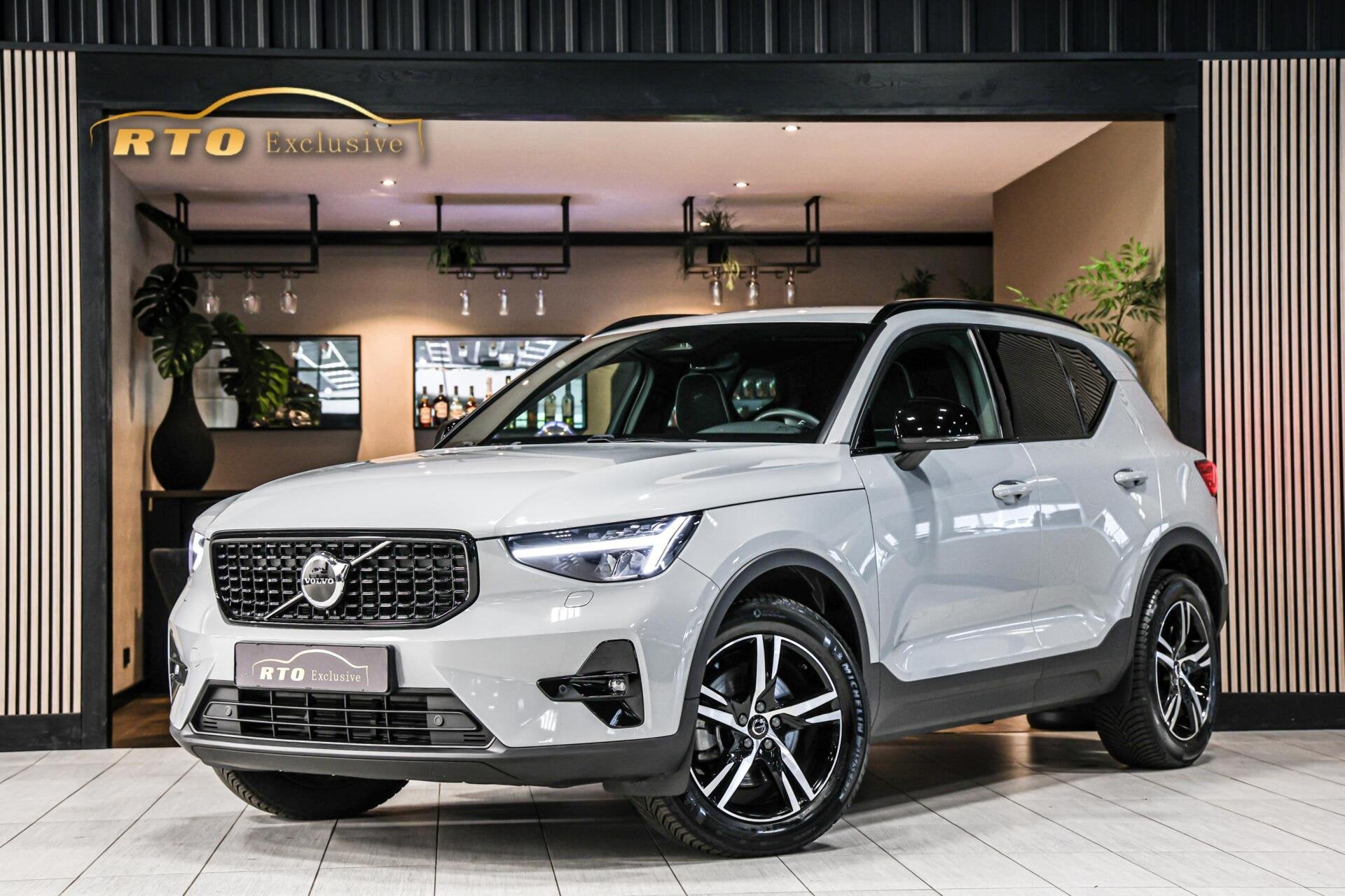 Volvo XC40 2.0 B3 Plus Dark, Auto's, Gebruikt, 4 cilinders, 163 pk, Bedrijf