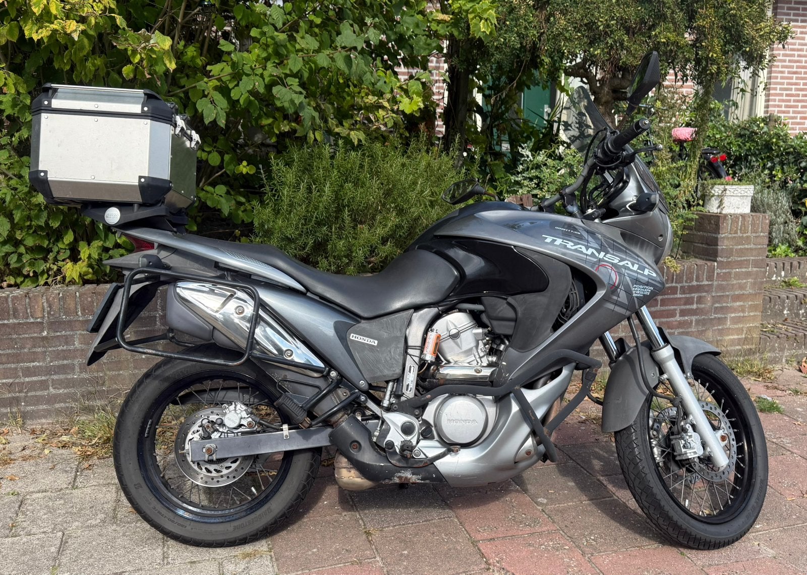 Honda Transalp XL700V, Handvatverwarming, 2 cilinders, Motorrijbewijs A, Gebruikt