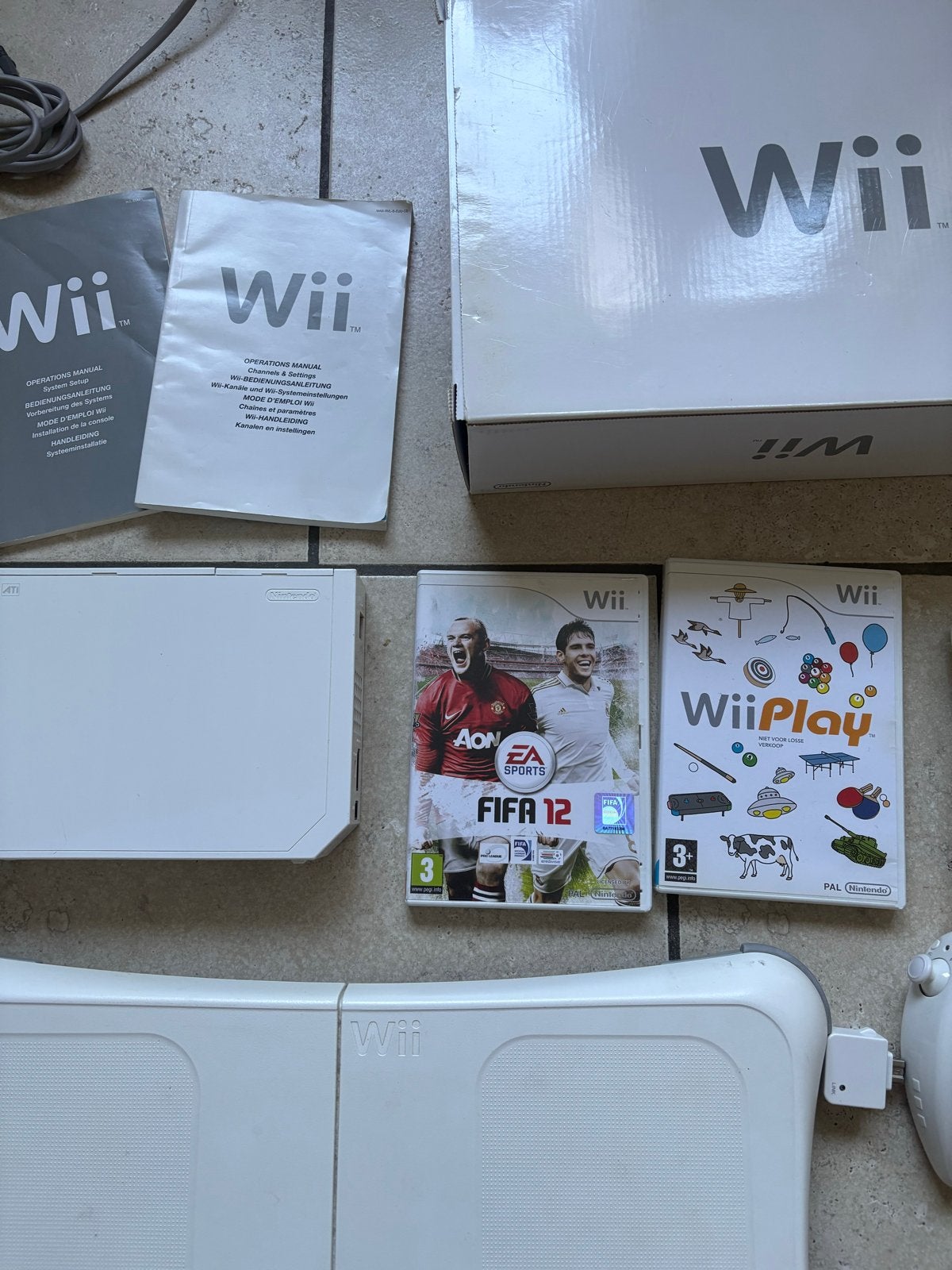 Nintendo Wii Homebrew Set met doos, Wii Board en 2 spellen, Spelcomputers en Games, Ophalen of Verzenden, Zo goed als nieuw, Met 2 controllers