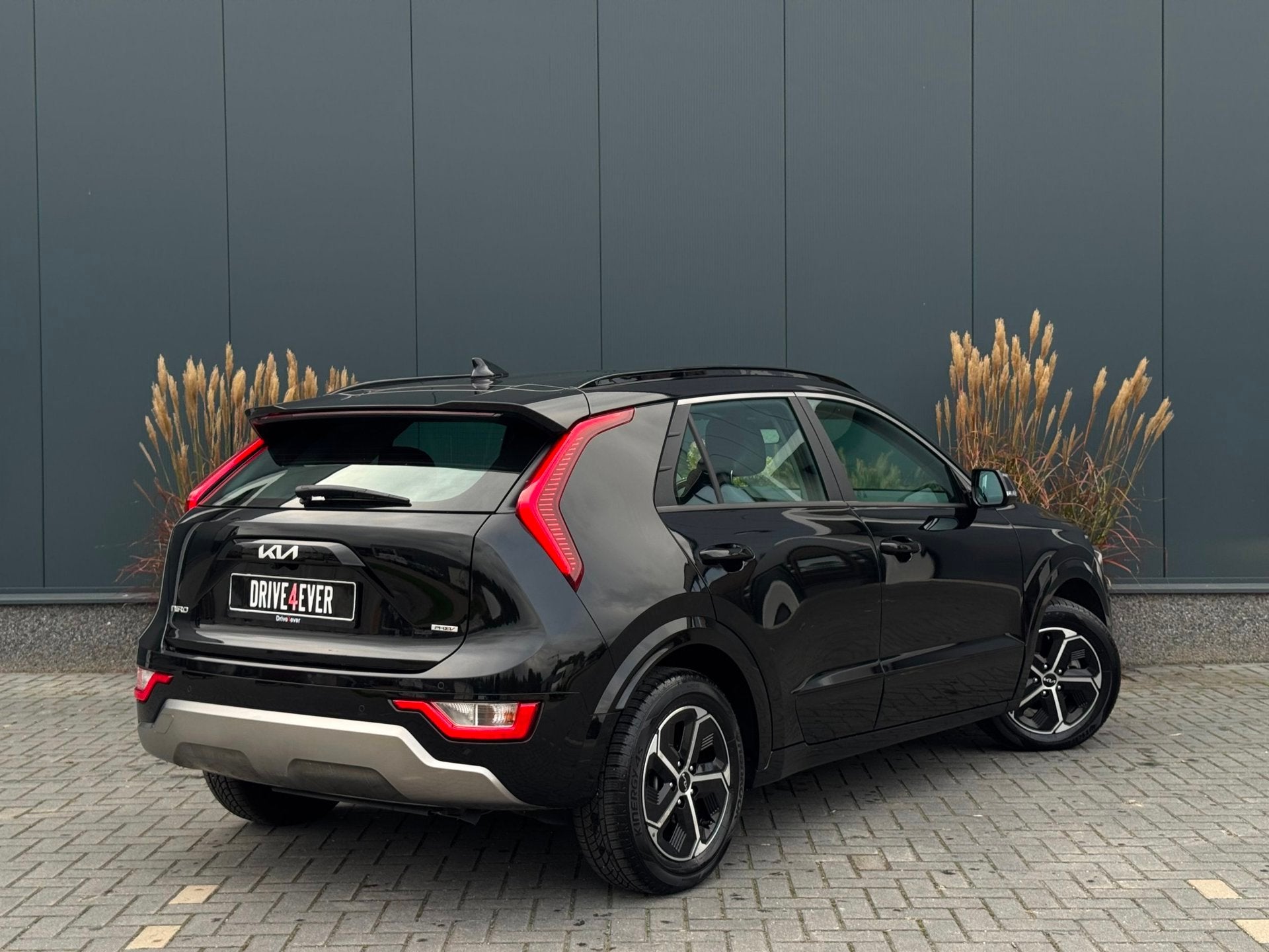 Kia Niro 1.6 GDi PHEV DynamicLine | Camera | Cruise | Halfle, Auto's, Dealer onderhouden, Gebruikt, Zwart, Met garantie (alle)
