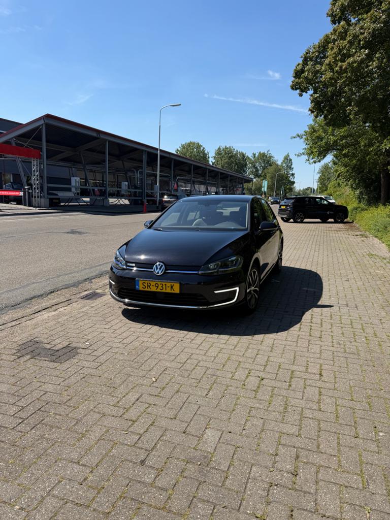 Volkswagen Golf E-golf Elektromotor 136pk 5D Aut. 2018 Zwart, Auto's, 136 pk, 35 kWh, Zwart, Origineel Nederlands
