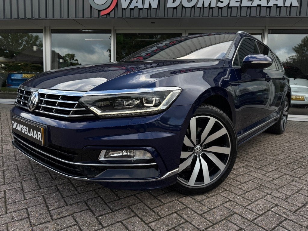 Volkswagen PASSAT VARIANT 1.8 TSI Business Edition R - Pano, Auto's, Volkswagen, 4 cilinders, Blauw, Leder, USB
