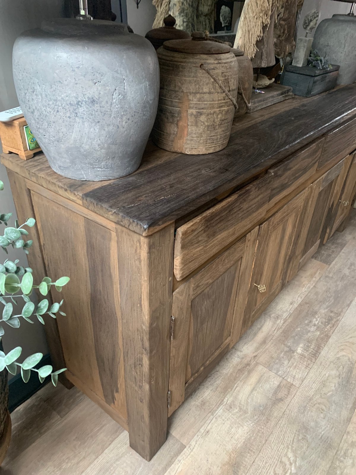 Robuust houten dressoir met opbergruimte, Ophalen