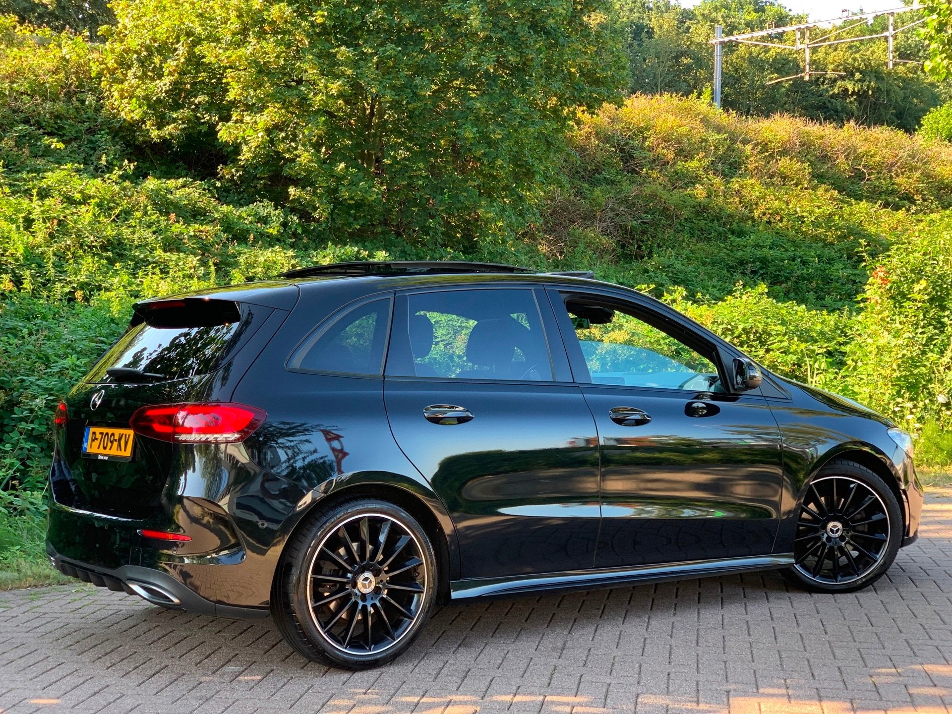 Mercedes-Benz B-klasse 200 B200 Premium Plus AMG PANO BURMEI, Auto's, Gebruikt, Euro 6, 4 cilinders, Bedrijf