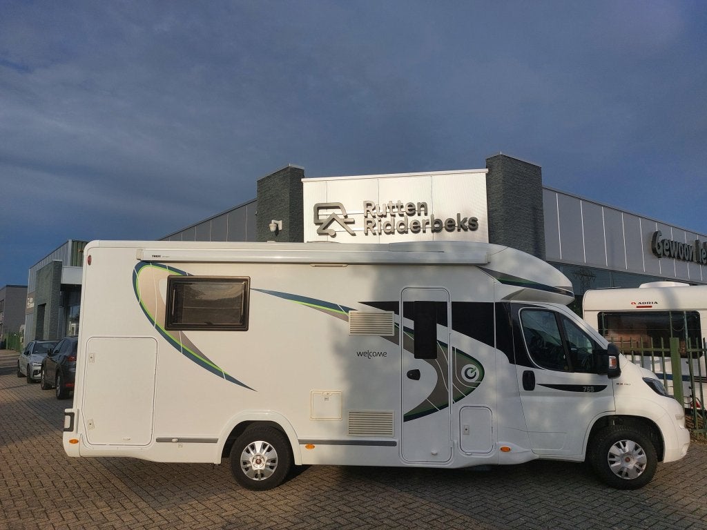 Chausson Welcome 758 XLB, Caravans en Kamperen, Koelkast, Standaard zit, Fiat, Luifel