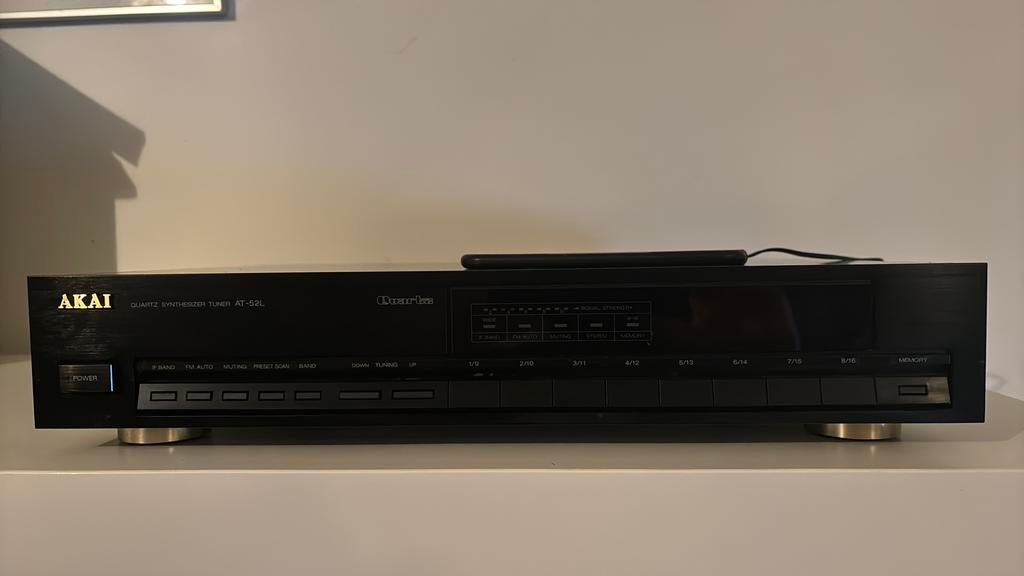 AKAI AT-52L quartz tuner., Ophalen, Gebruikt