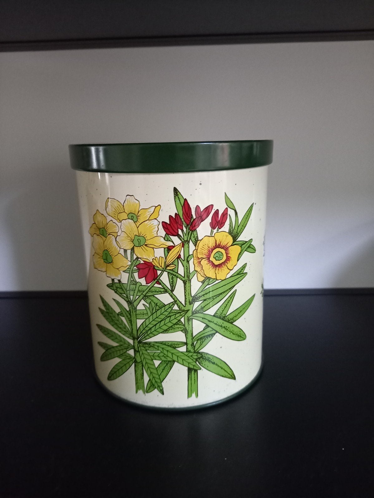 Vintage voorraadbus met bloemendecoratie, Ophalen of Verzenden