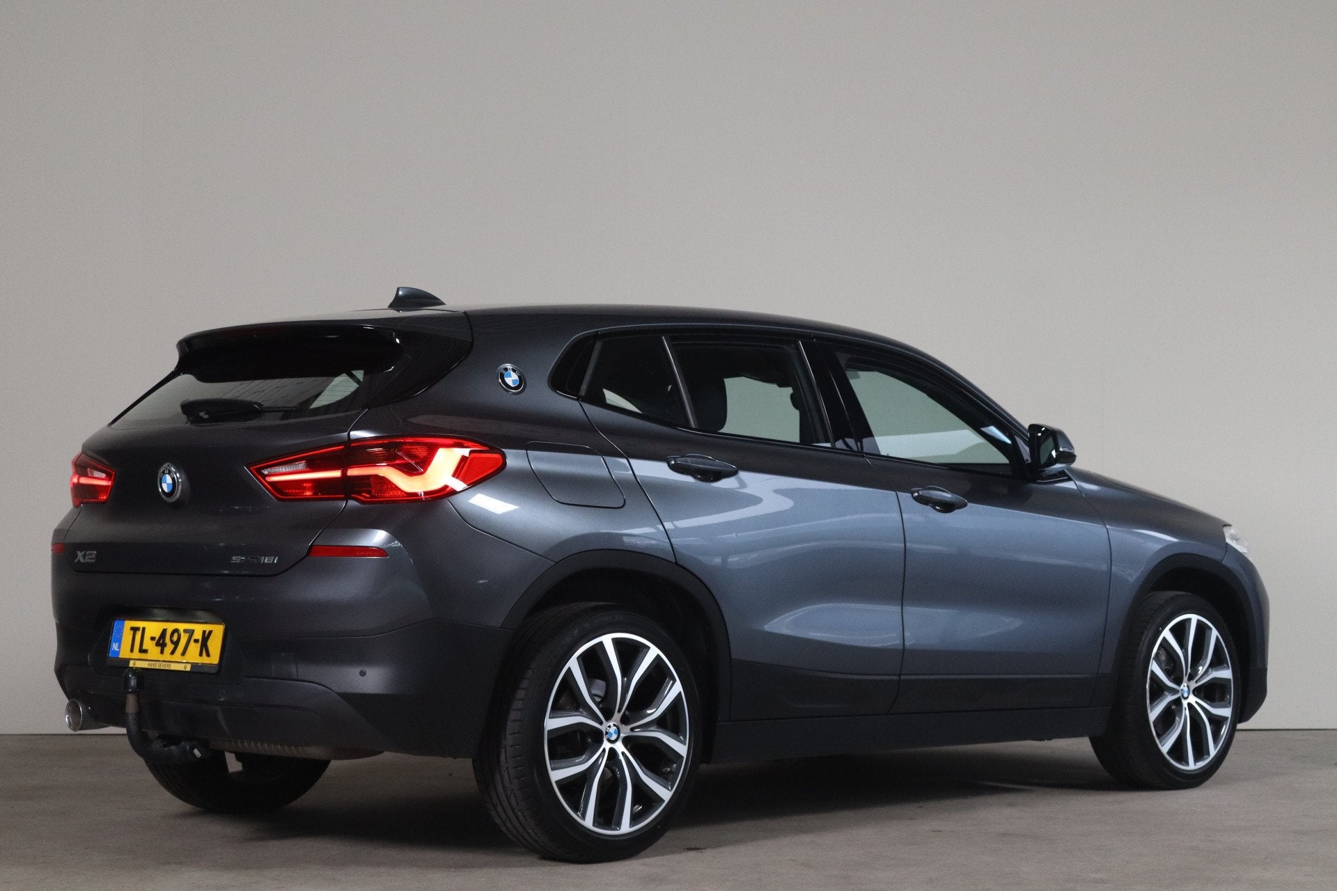BMW X2 sDrive18i NL-Auto! DEALER ONDERHOUDEN! (bj 2018), Auto's, Gebruikt, Euro 6, 3 cilinders, 1390 kg