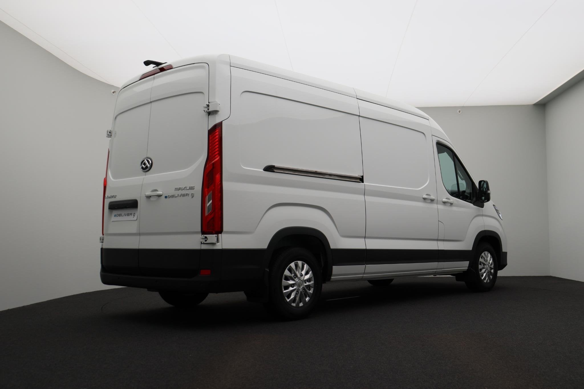 Maxus eDeliver 9 L3H2 Business 72 kWh | Camera | Carplay | C, Auto's, Bestelauto's, Stof, Maxus, Wit, 204 pk