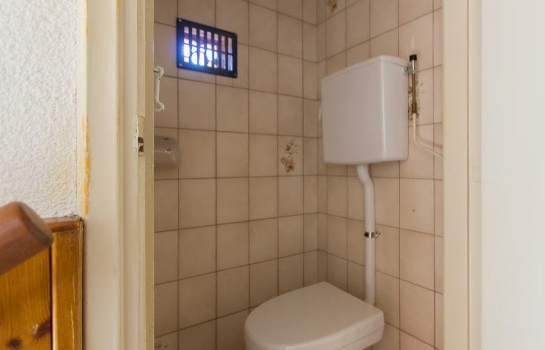 Toilet met stortbak moet aankomende week weg, Doe-het-zelf en Verbouw, Sanitair, Ophalen of Verzenden, Toilet