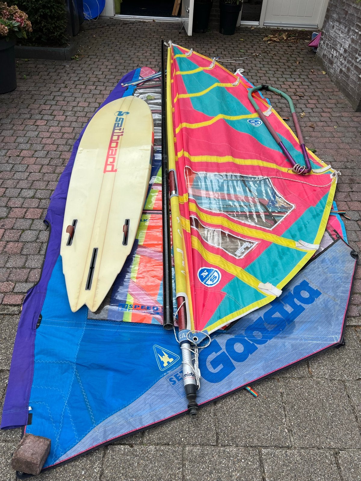 Windsurfset: 3 zeilen, 2 masten en wave warrior surfplank, Ophalen, Gebruikt, Funboard, Met vinnen