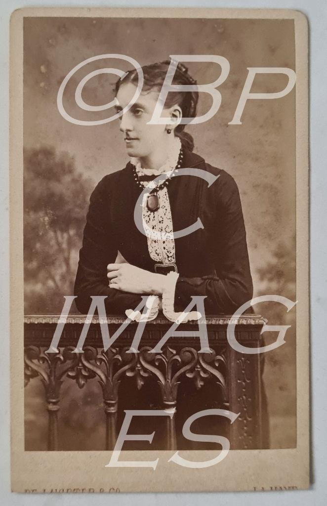 cdv staande vrouw d'Ablaing 1870's, Gebruikt, Verzenden, Foto, Voor 1940