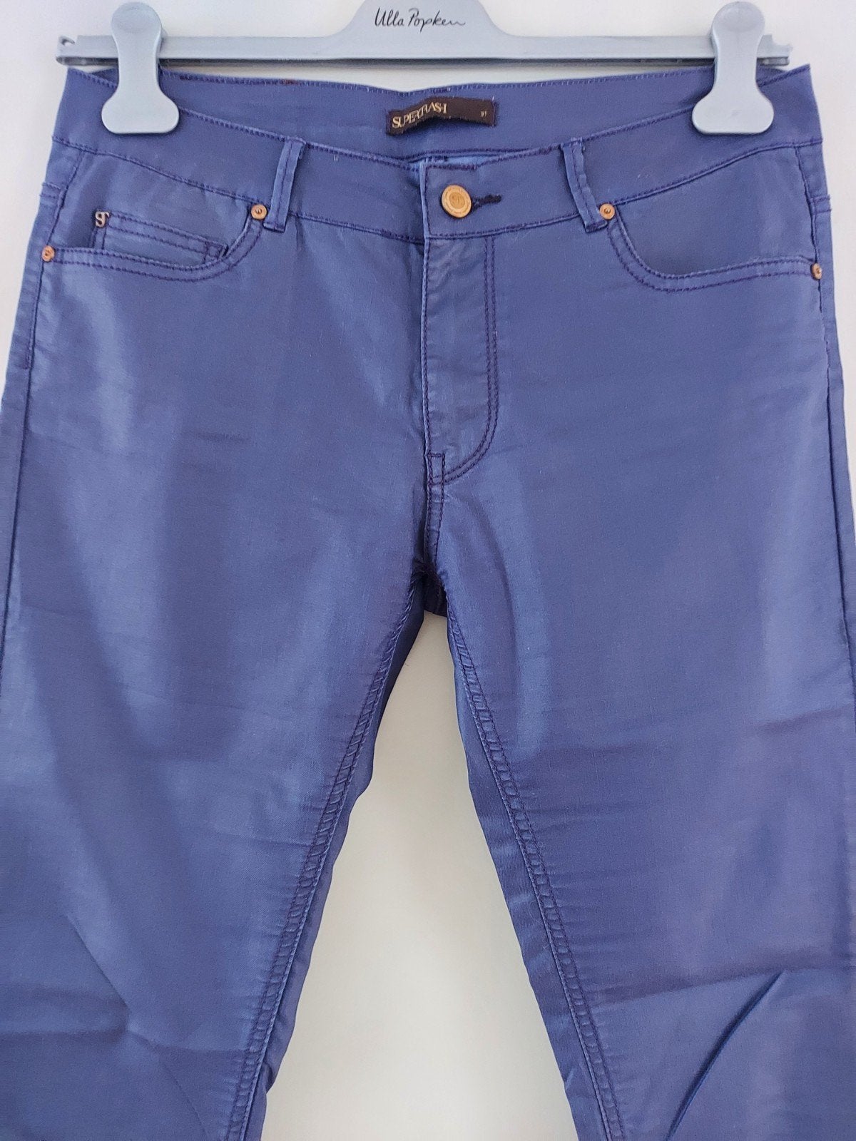 Blauwe lederlook  broek van supertrash Maat 31, Blauw, Maat 42/44 (L), Ophalen of Verzenden, Zo goed als nieuw