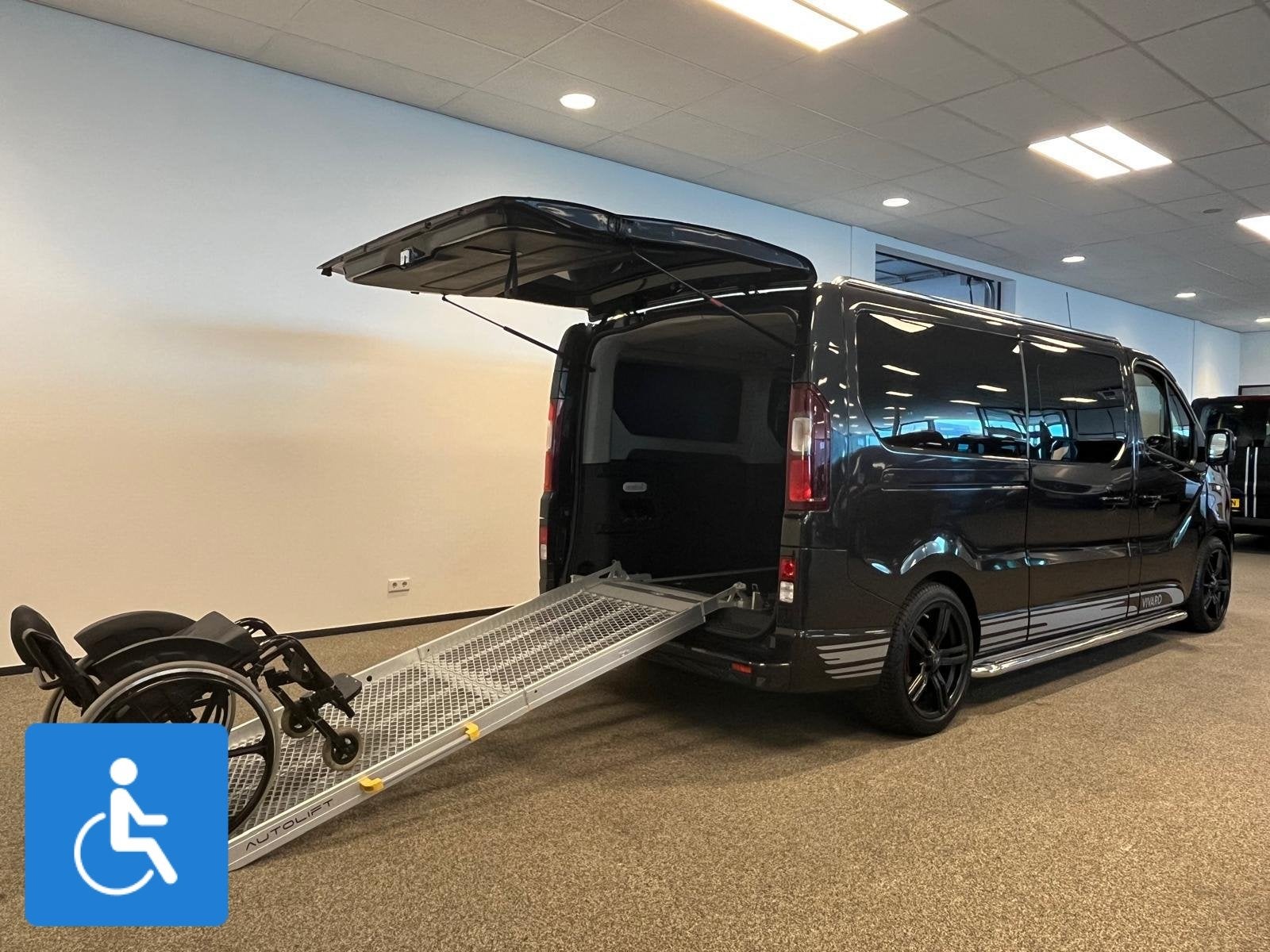 Opel Vivaro L2H1 Rolstoelbus 2+1 of 5+0 opstelling - 2x zijs, Auto's, 12 maanden, 125 pk, Gebruikt, Zwart