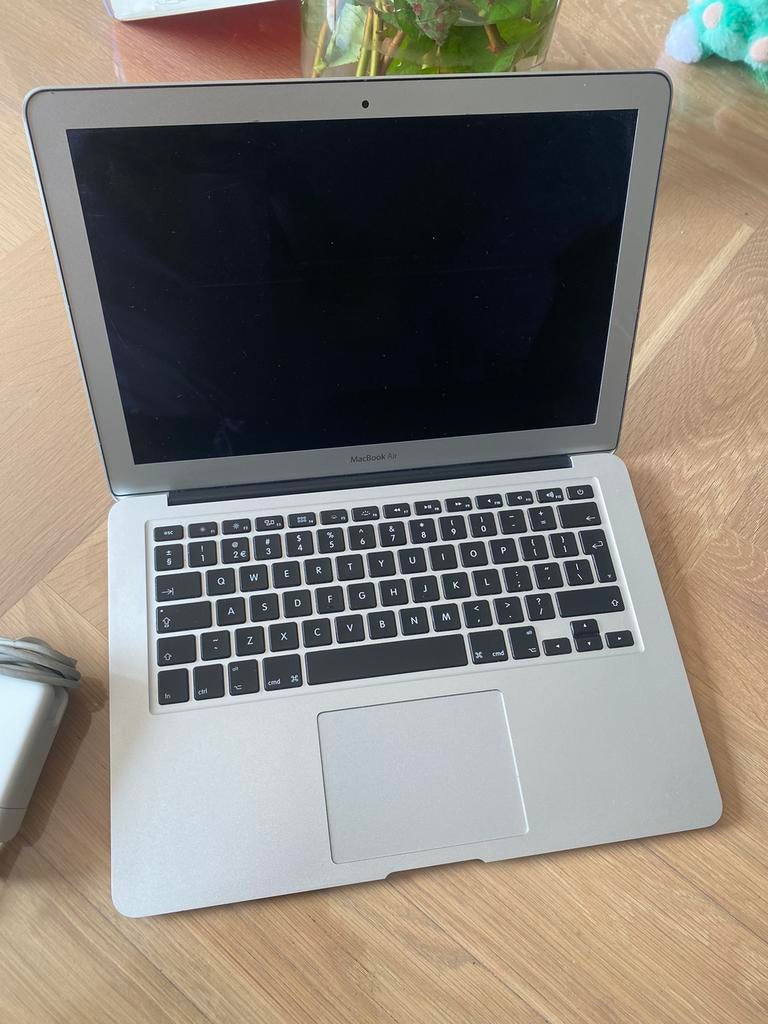 Macbook air a1369 laptop nette staat apple i5, 13 inch, Minder dan 2 Ghz, Ophalen of Verzenden, Zo goed als nieuw