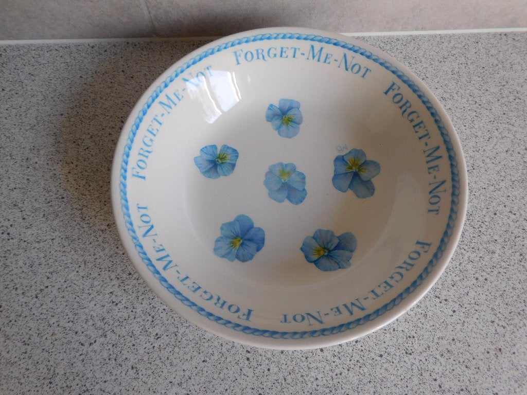 Schaal 18 cm. Forget me Not Marjolein Bastin Libelle, Ophalen of Verzenden, Overige stijlen, Aardewerk, Schaal of Schalen