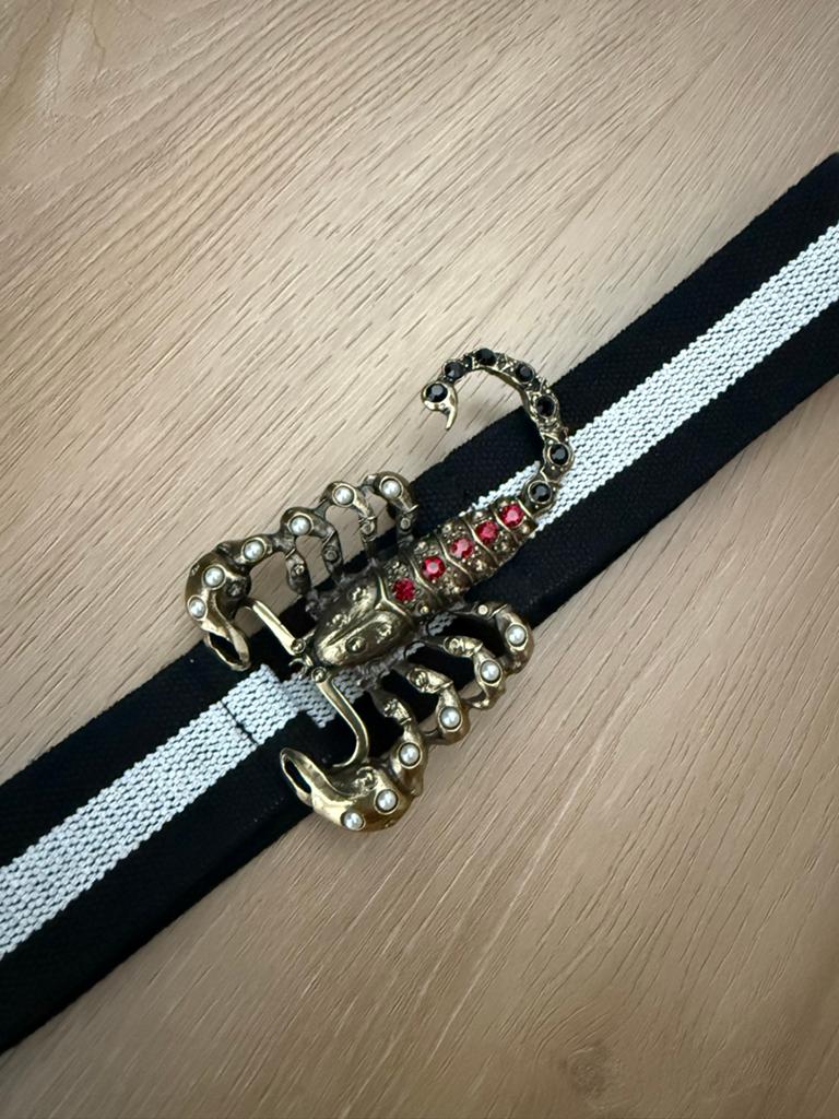 Essentiel Antwerp riem met opvallende schorpioen gesp, 80 tot 90 cm, 3 tot 5 cm, Zwart, Heupriem