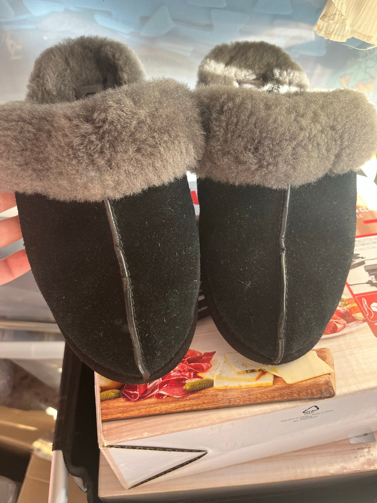 Zwarte UGG Pantoffels - Maat 37, Kleding | Dames, Schoenen, Ophalen of Verzenden, Zo goed als nieuw, Zwart, Pantoffels of Sloffen