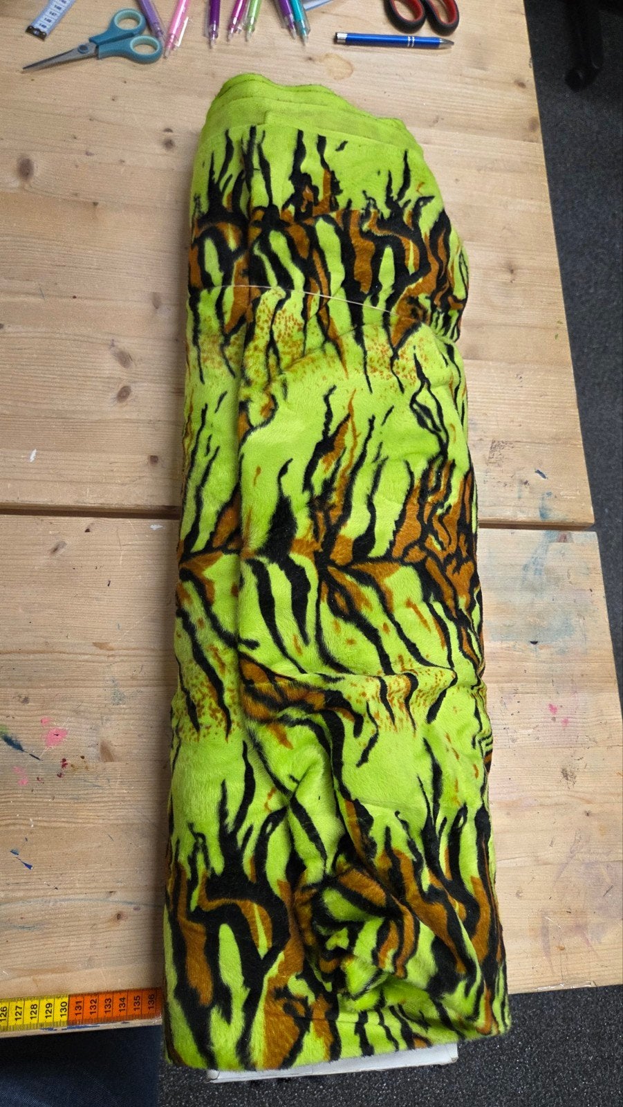 Neon Groen Tijgerprint Stof - Zachte Fleece, Hobby en Vrije tijd, Stoffen en Lappen, Ophalen of Verzenden