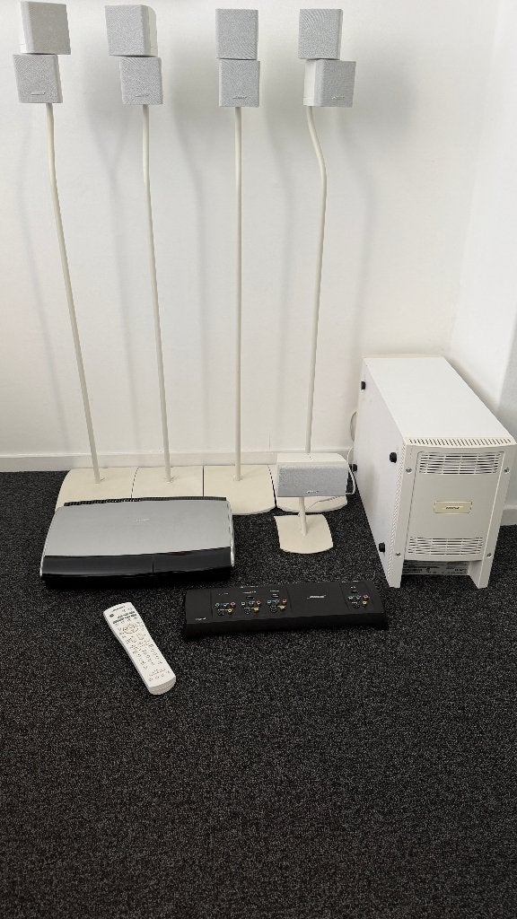 Bose Lifestyle 18 Home Cinema Set Wit 5.1 Set met Statieven, Gebruikt, 70 watt of meer, 5.1-systeem, Overige spelers