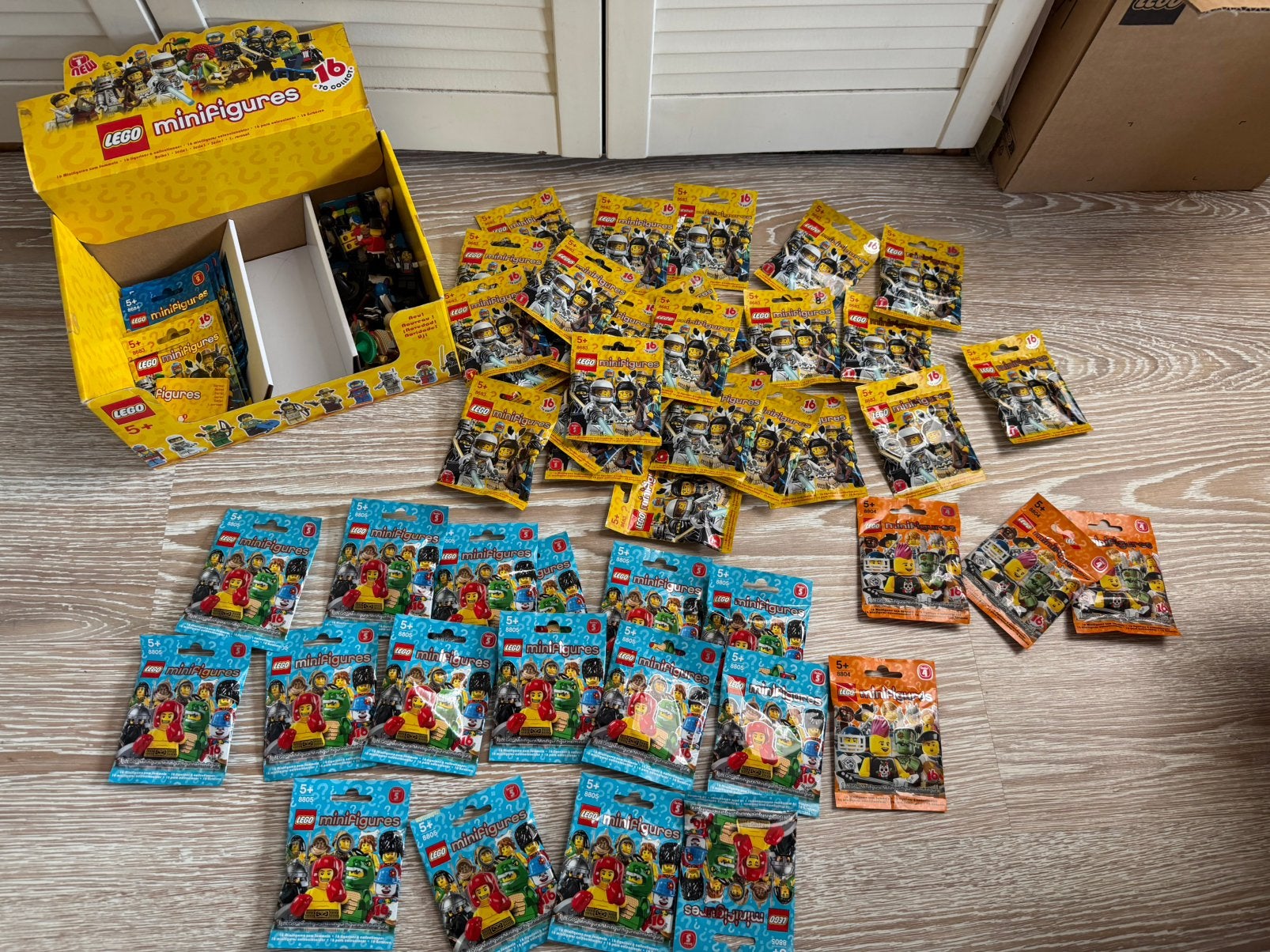Lego Minifigures Collectable Series 1,2, 4 en 5, Lego, Ophalen of Verzenden, Zo goed als nieuw, Minifiguren serie