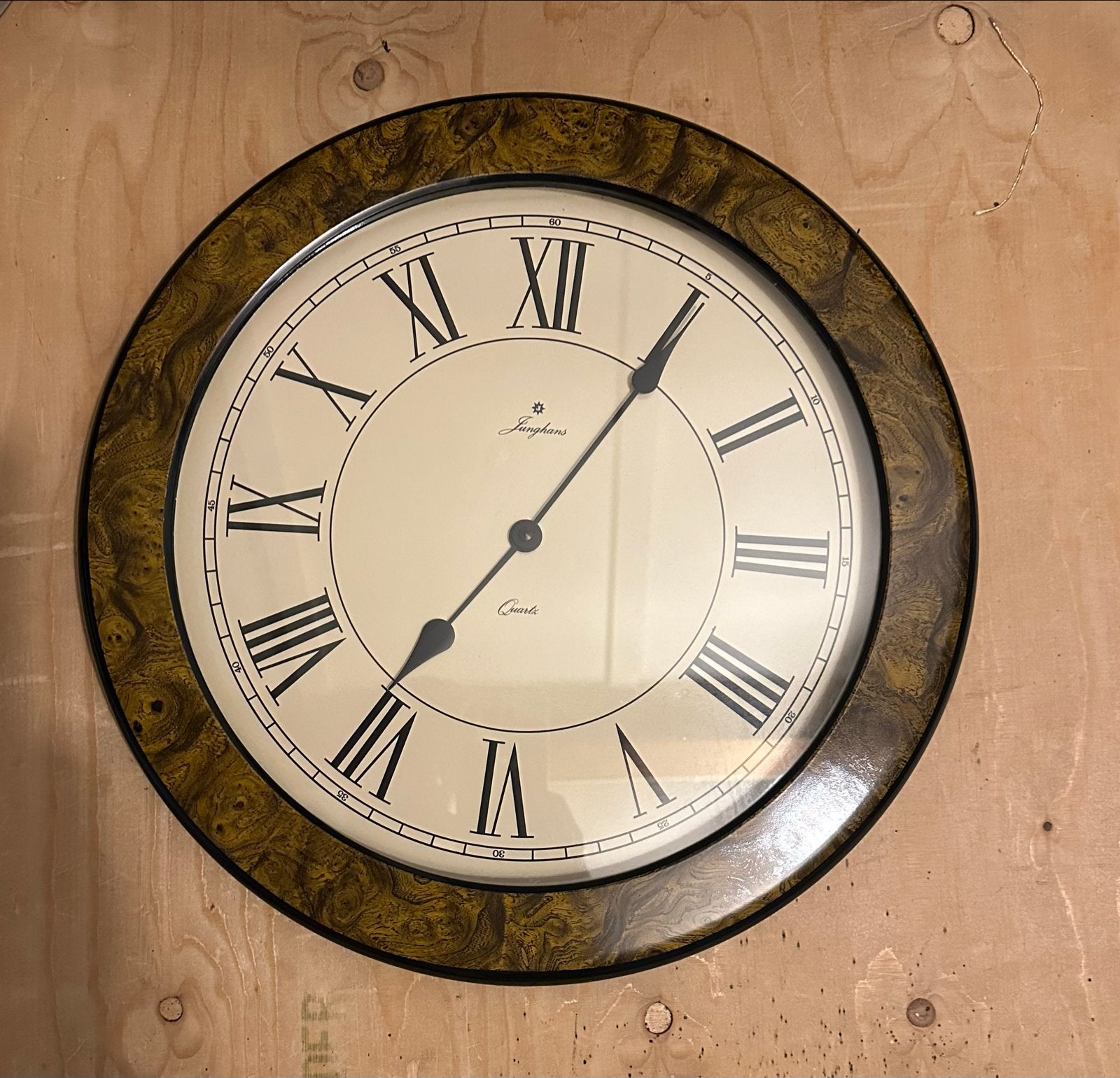 Junghans Quartz Wandklok met Romeinse Cijfers, Antiek en Kunst, Ophalen of Verzenden