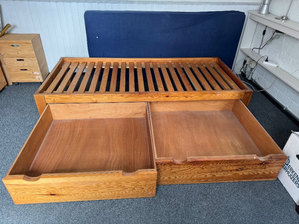 bed  1persoonsbed 90x200, Huis en Inrichting, Slaapkamer | Bedden, Ophalen, 90 cm, Eenpersoons, Bruin