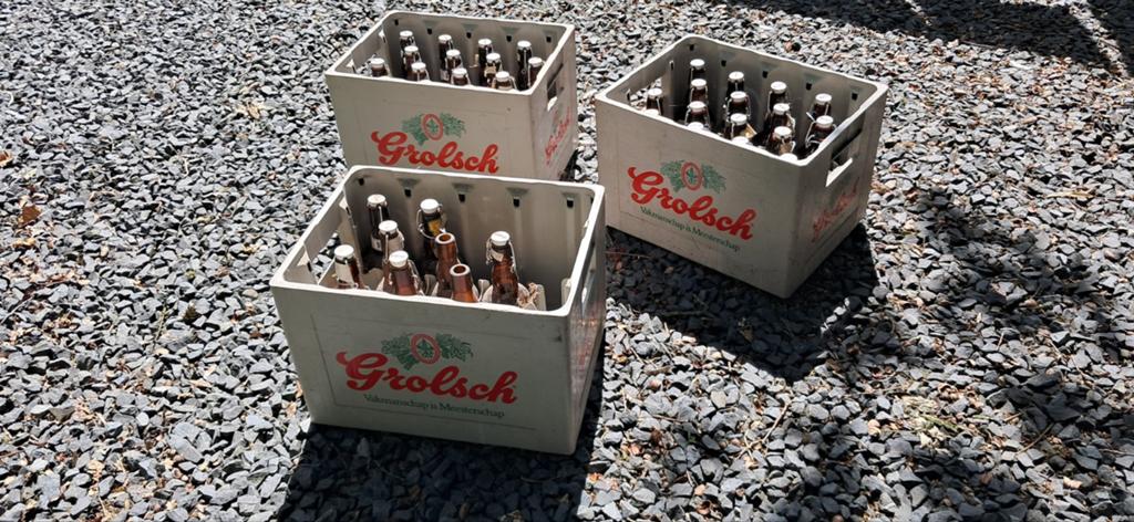 Vintage Grolsch kratten,  met totaal 40 bruine beugelflessen, Ophalen, Gebruikt