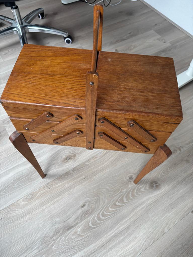 Vintage Naaitafel / Naaikistje met uitschuifbare vakken, Ophalen