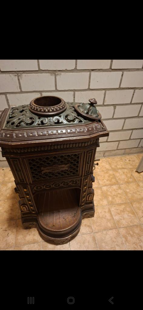 Antieke gietijzeren kachel - Decoratief en functioneel, Gebruikt, Houtkachel, Ophalen of Verzenden, Vrijstaand