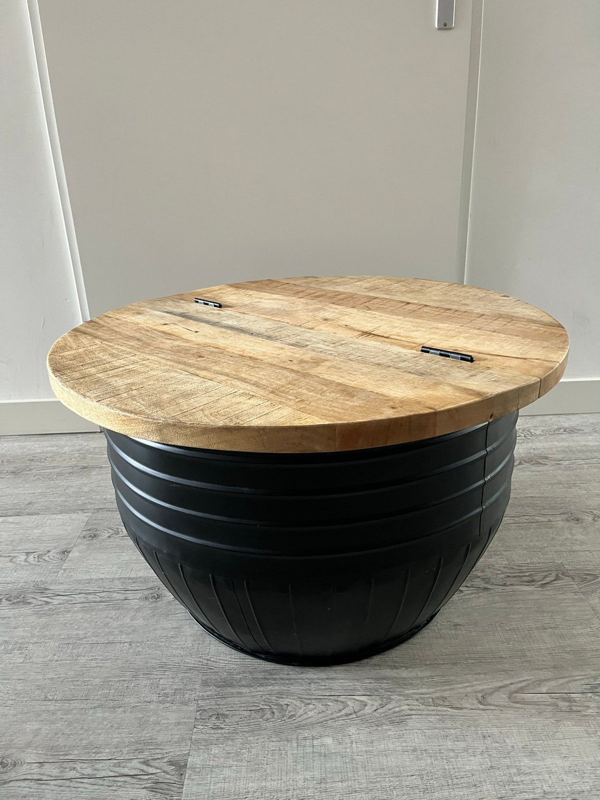 Salontafel met opbergruimte, mangohout en metaal vat / drum, Ophalen, Gebruikt, Rond, 50 tot 100 cm