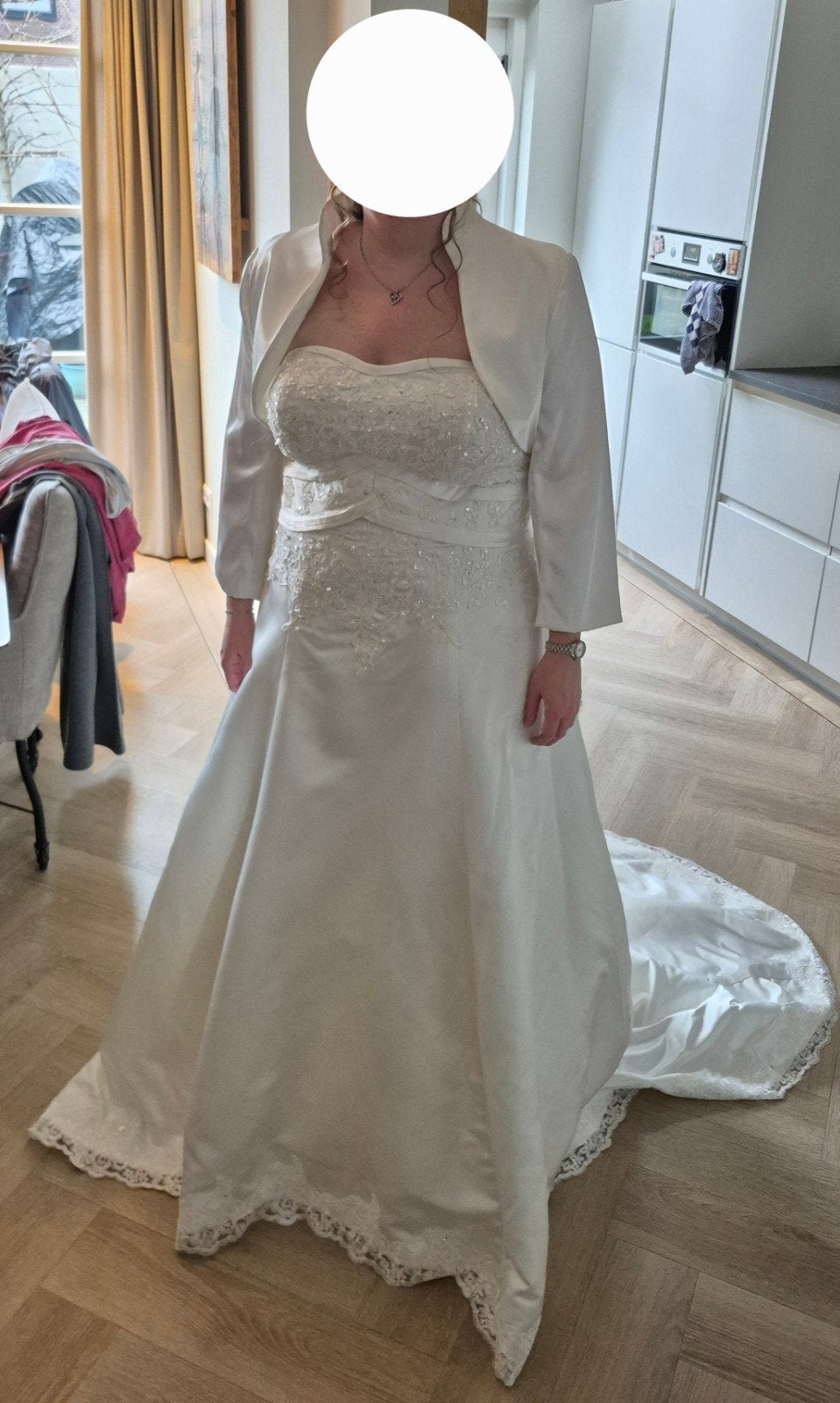 trouwjurk strapless incl jasje. gereinigd. 52-54mt, Kleding | Dames, Trouwkleding en Trouwaccessoires, Ophalen, Gedragen, Overige kleuren