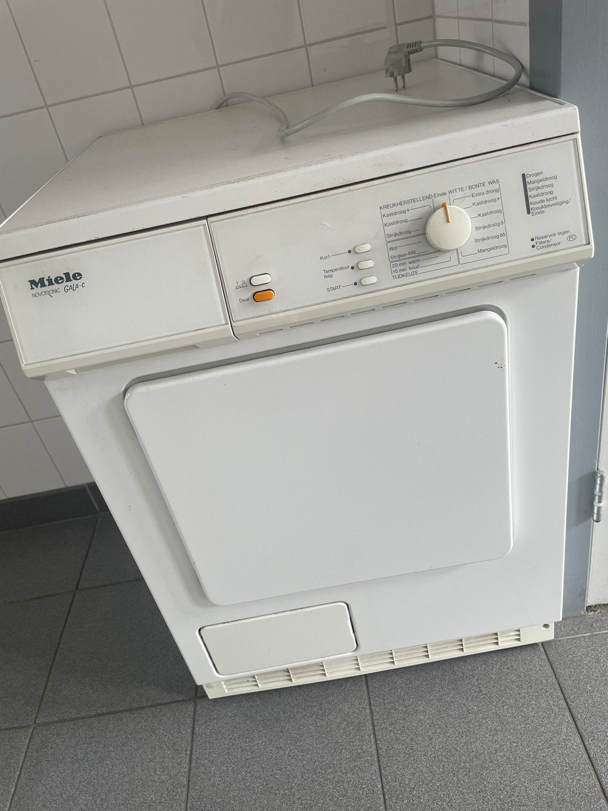 Wasdroger gratis (half defect) GRATIS, Witgoed en Apparatuur, Wasdrogers, Ophalen, Niet werkend, Condens, Minder dan 85 cm