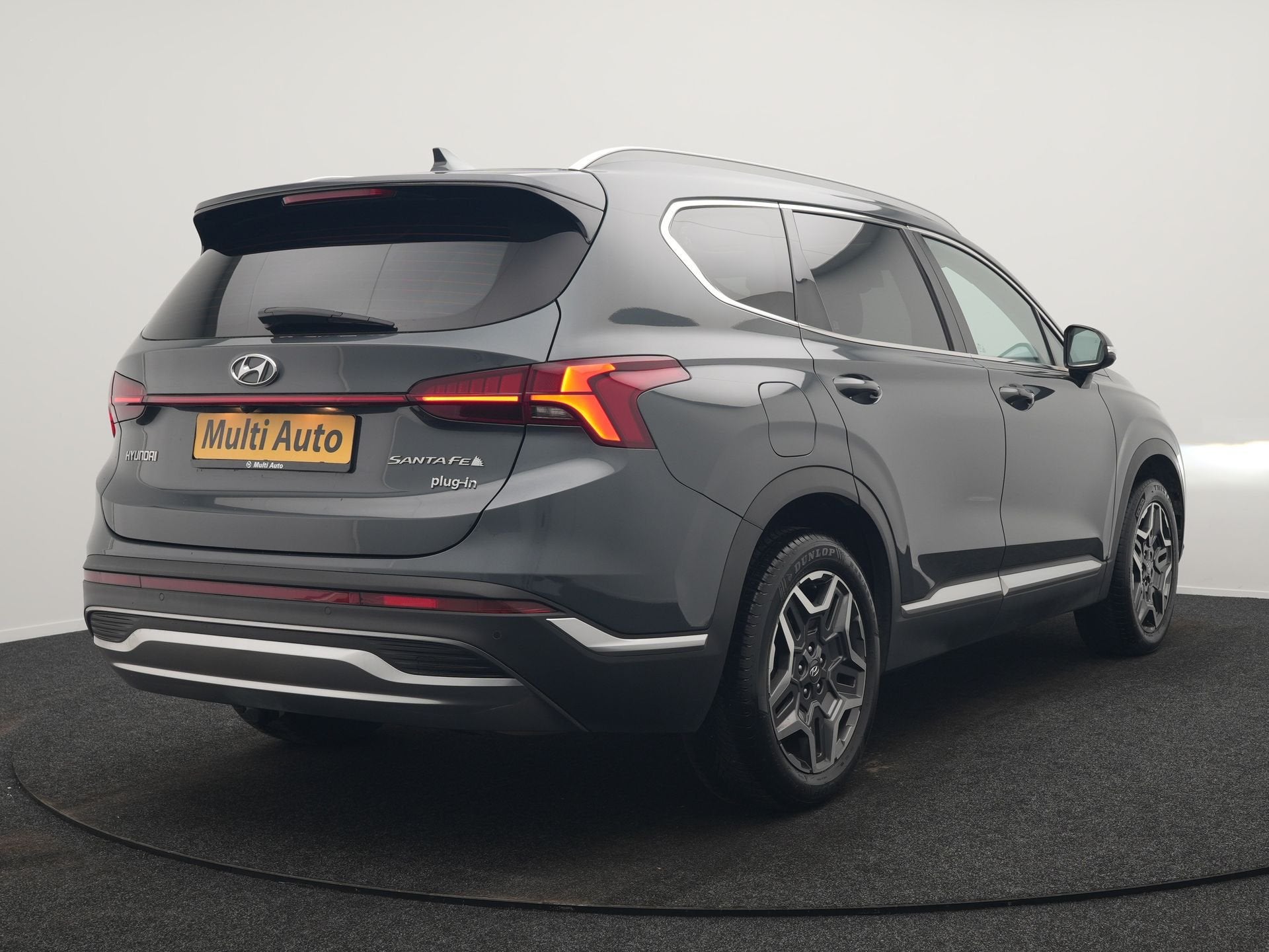Hyundai Santa Fe 1.6 T-GDI Comfort Smart Sky PHEV 266pk Deal, 1350 kg, Santa Fe, Gebruikt, Zwart