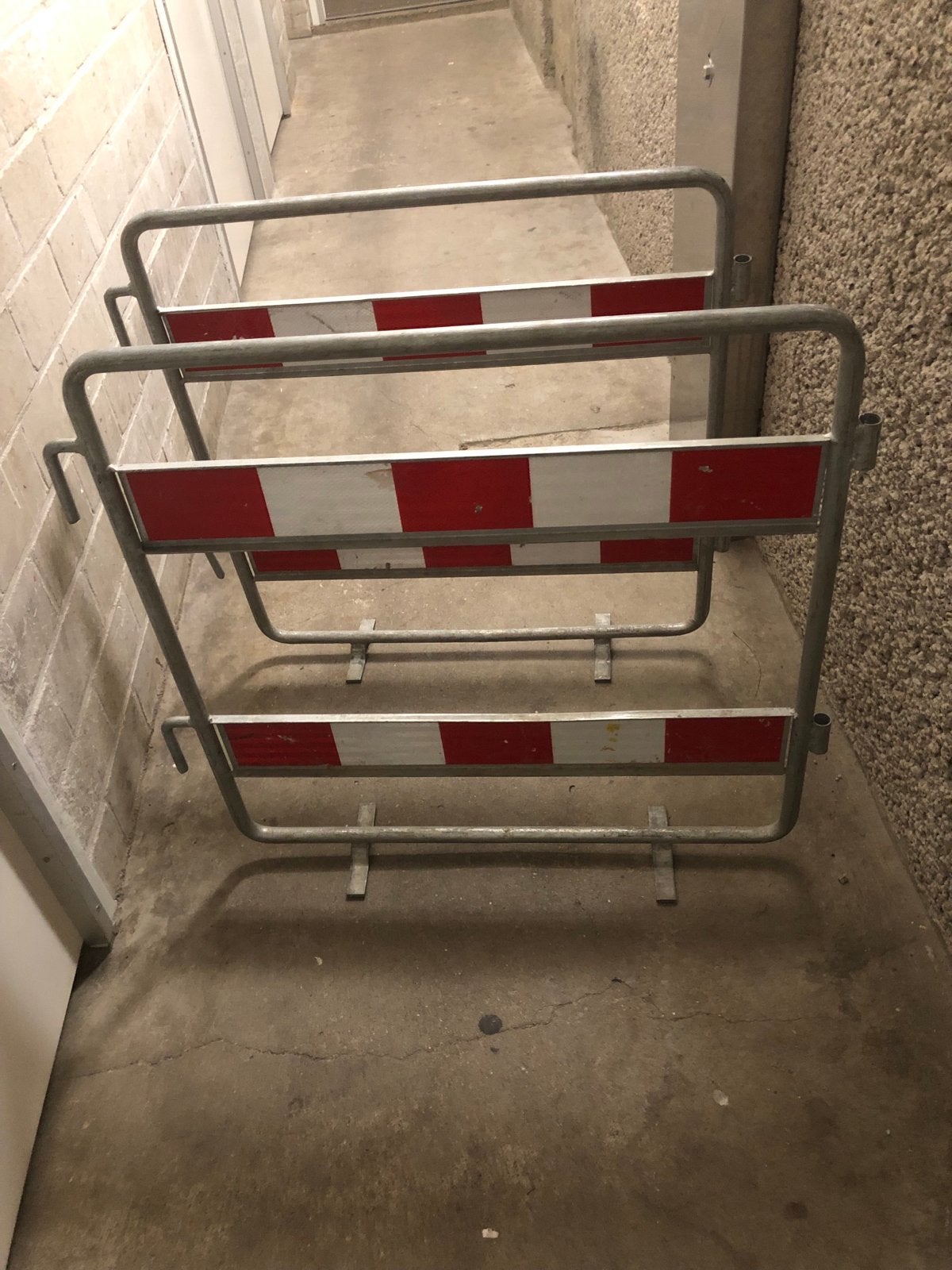 Set van 2 verkeershekken / afzettingen, Gebruikt, Info@erdi.nl, Ophalen of Verzenden, 1507BZ