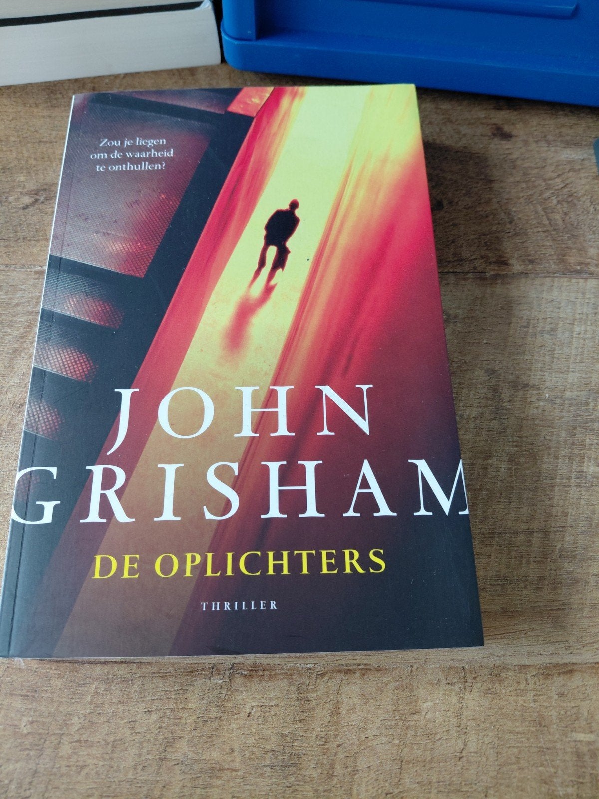 John Grisham - De oplichters, Ophalen of Verzenden, Zo goed als nieuw, John Grisham
