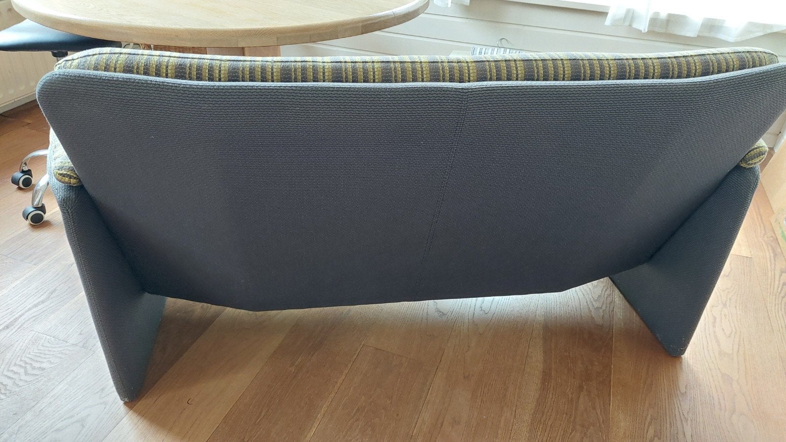 Comfortabele Leolux tweezitsbank met gestreepte bekleding, Ophalen, Gebruikt, 150 tot 200 cm, Tweepersoons