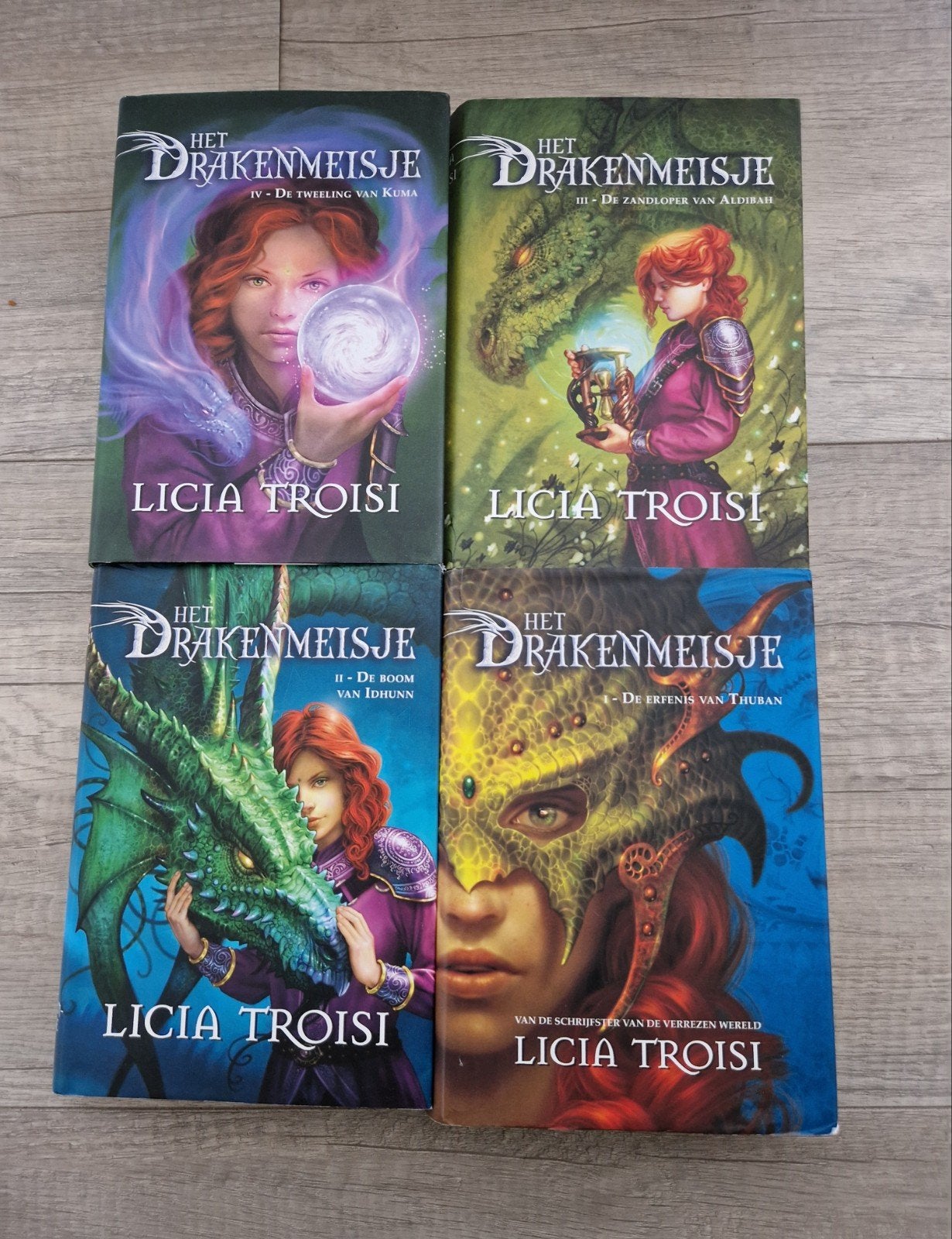 Boeken drakenmeisje deel 1 2 3 4 licia troisi verrezen, Boeken, Ophalen of Verzenden, Zo goed als nieuw