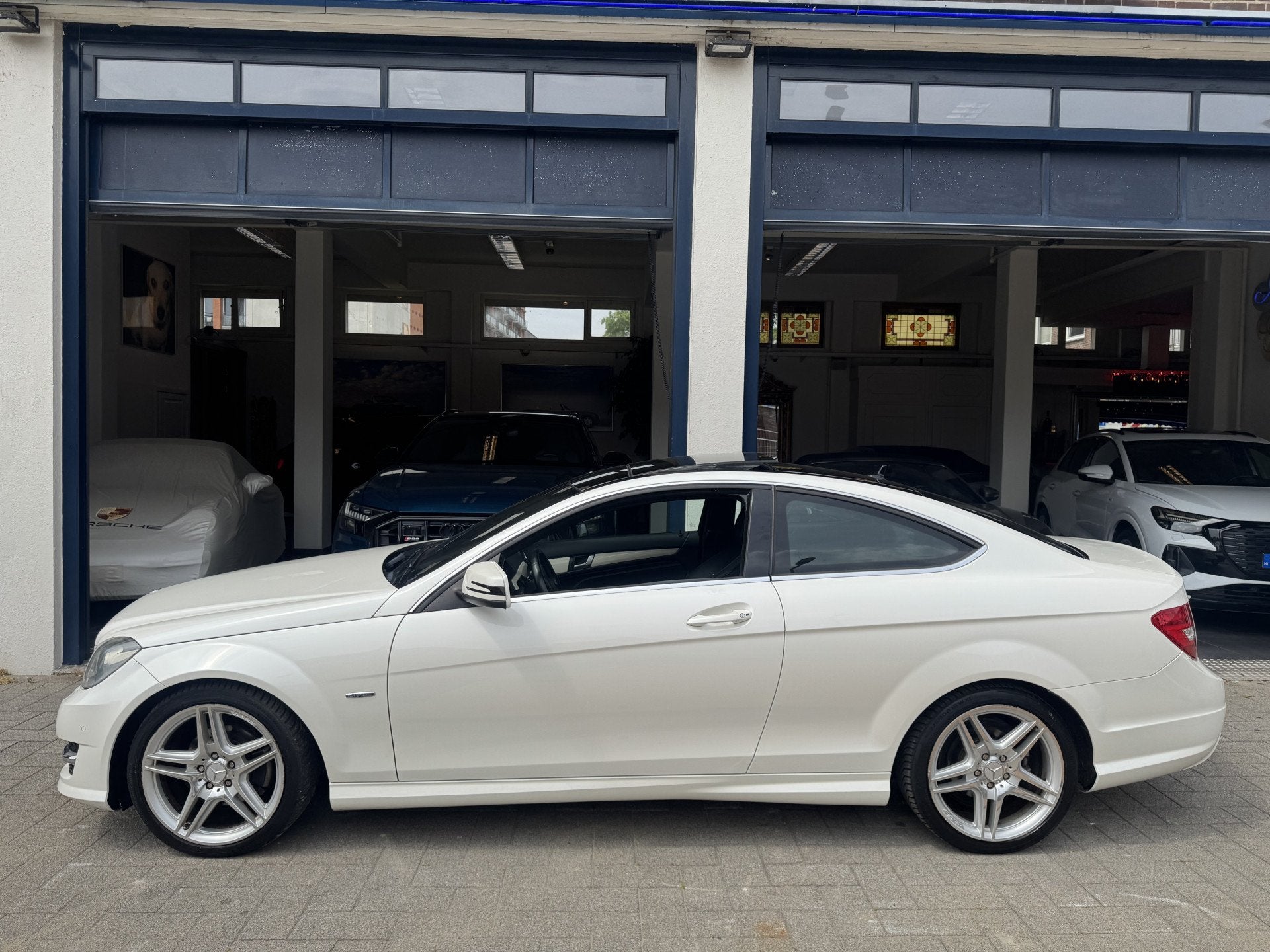 Mercedes-Benz C-Klasse Coupé 180 Ambition AMG/PANORAMA/LEDE, Euro 5, Achterwielaandrijving, Zwart, 4 stoelen