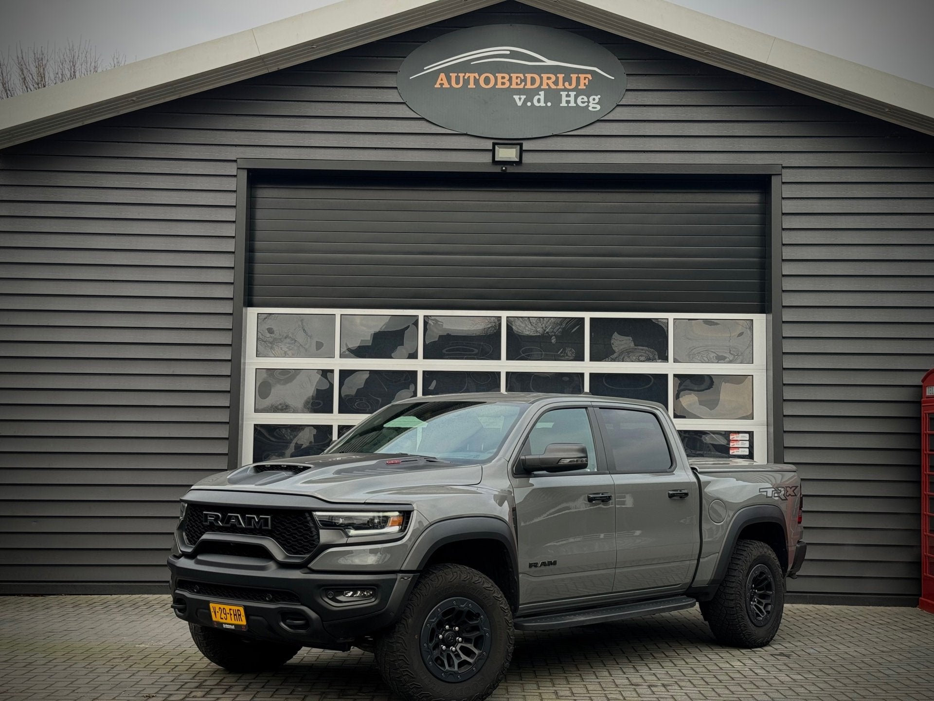 Dodge Ram 1500 6.2 L V8 4x4 Crew Cab TRX HEMI LUNAR EDITION!, Auto's, Dodge, Automaat, Gebruikt, 2875 kg, Bedrijf