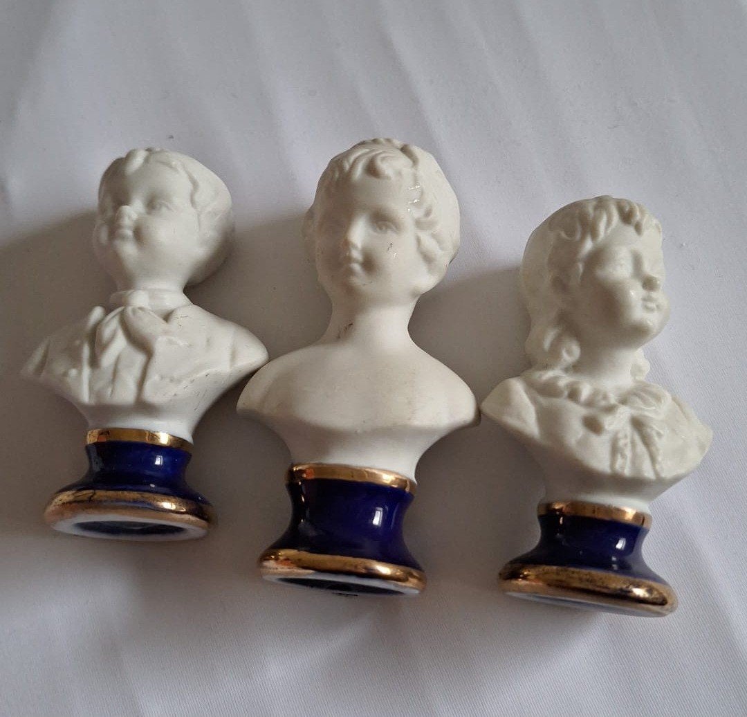 9 verschillende oude beeldjes van porselein, per stuk, Antiek en Kunst, Ophalen of Verzenden