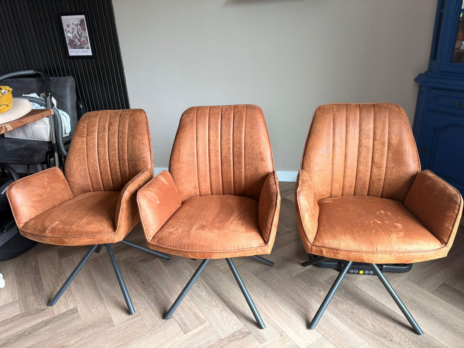 Set van 3 cognacbruine eetkamerstoelen met draaifunctie, Huis en Inrichting, Stoelen, Ophalen, Gebruikt, Stof, Drie