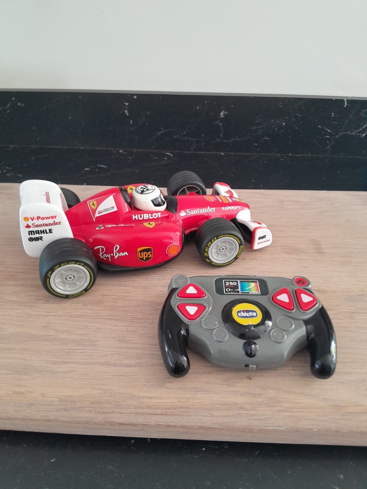 Ferrari Chicco RC Tom bestuurbare raceauto, Ophalen of Verzenden, Gebruikt, Overige schalen, Auto offroad